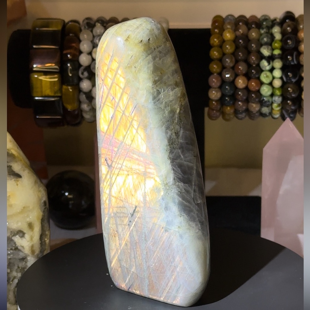 Labradorite stone